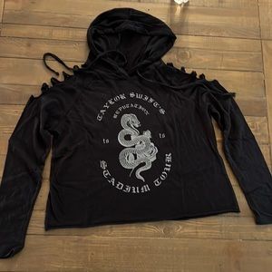 Taylor Swift reputation stadium tour black crop top